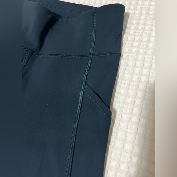 Lululemon Wunder Under SmoothCover Tight w/ Pockets 25" - size 4 - Picture 5 of 8